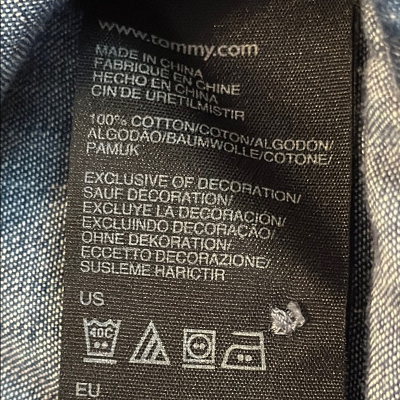 🌹Tommy Hilfiger Blue Denim Button-Up Shirt - Picture 4 of 4